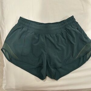 Lululemon Hotty Hot Low-Rise Lined Short 2.5"